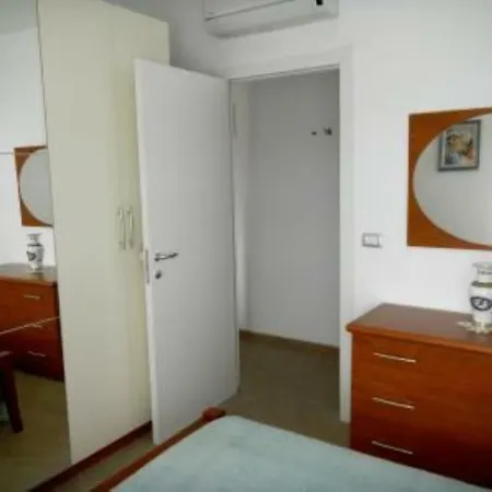 Ghianda Marina Vista Mare Stupenda E 100 Mt Dalla Spiaggia, Accanto Pineta Holiday home *